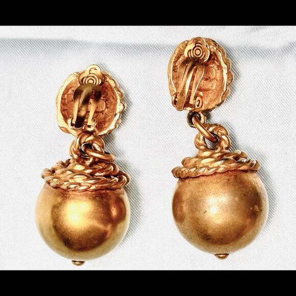 ANNE KLEIN VINTAGE AK - GOLD TONE DROP AND DANGLE ROUND GOLD TONE BALL - Picture 3 of 4